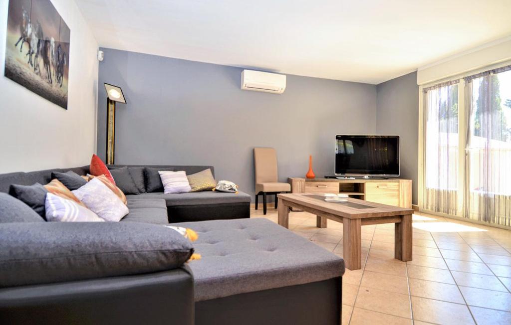 Maison de vacances10 pers piscine au calme 4 Etoiles Saint-Laurent-la-Vernède Extérieur photo